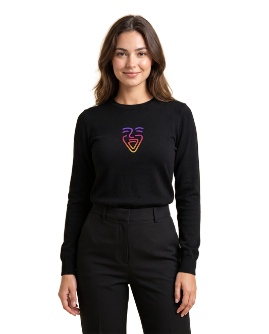 OneFam Logo Sweater – Black – Model (Frau)
