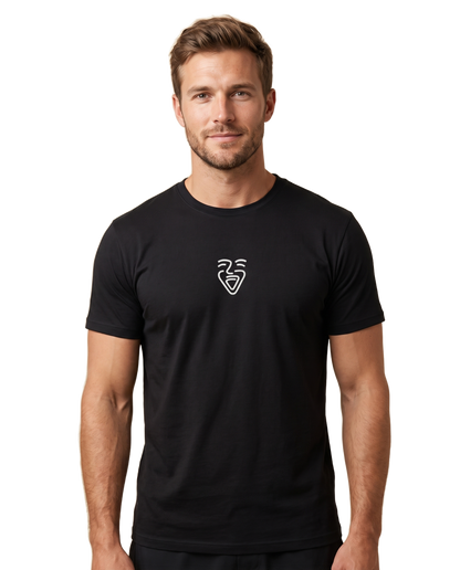 OneFam White Logo Shirt – Black – Model (Mann)