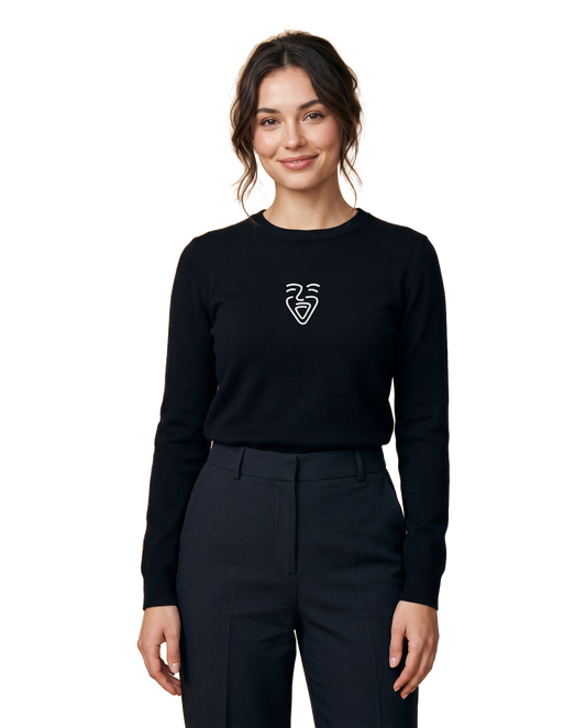 OneFam White Logo Sweater – Black – Model (Frau)
