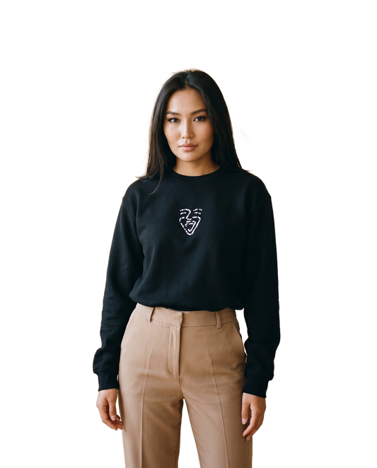 Afghanistan Sweater – Black – Model (Frau)