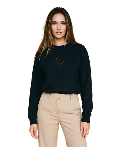 Albania Sweater – Black – Model (Frau)