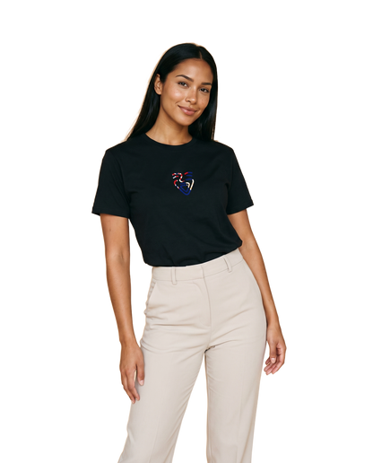Anguilla Shirt – Black – Model (Frau)