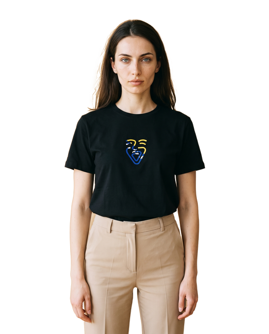 Bosnien Shirt – Black – Model (Frau)
