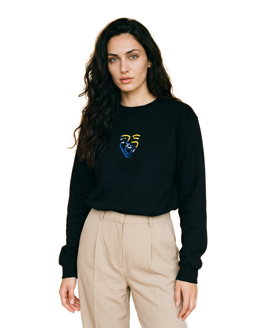 Bosnia Sweater – Black – Model (Frau)