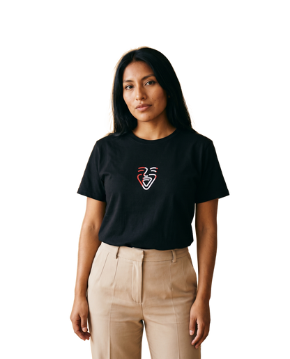 Peru Shirt Black on-model Frau