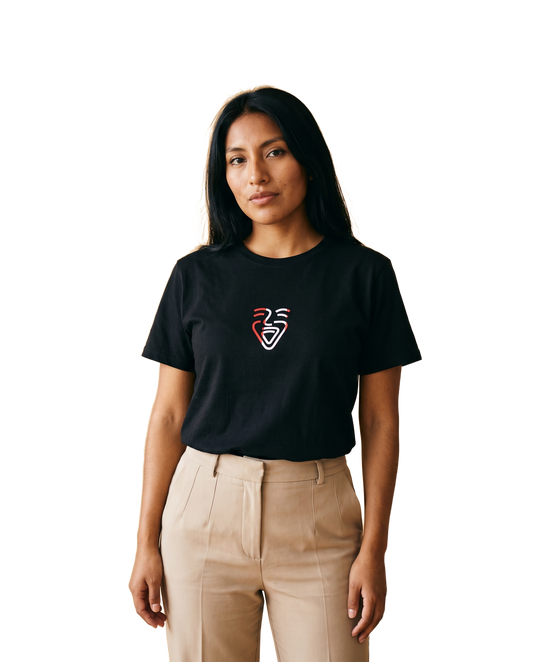 Peru Shirt Black on-model Frau